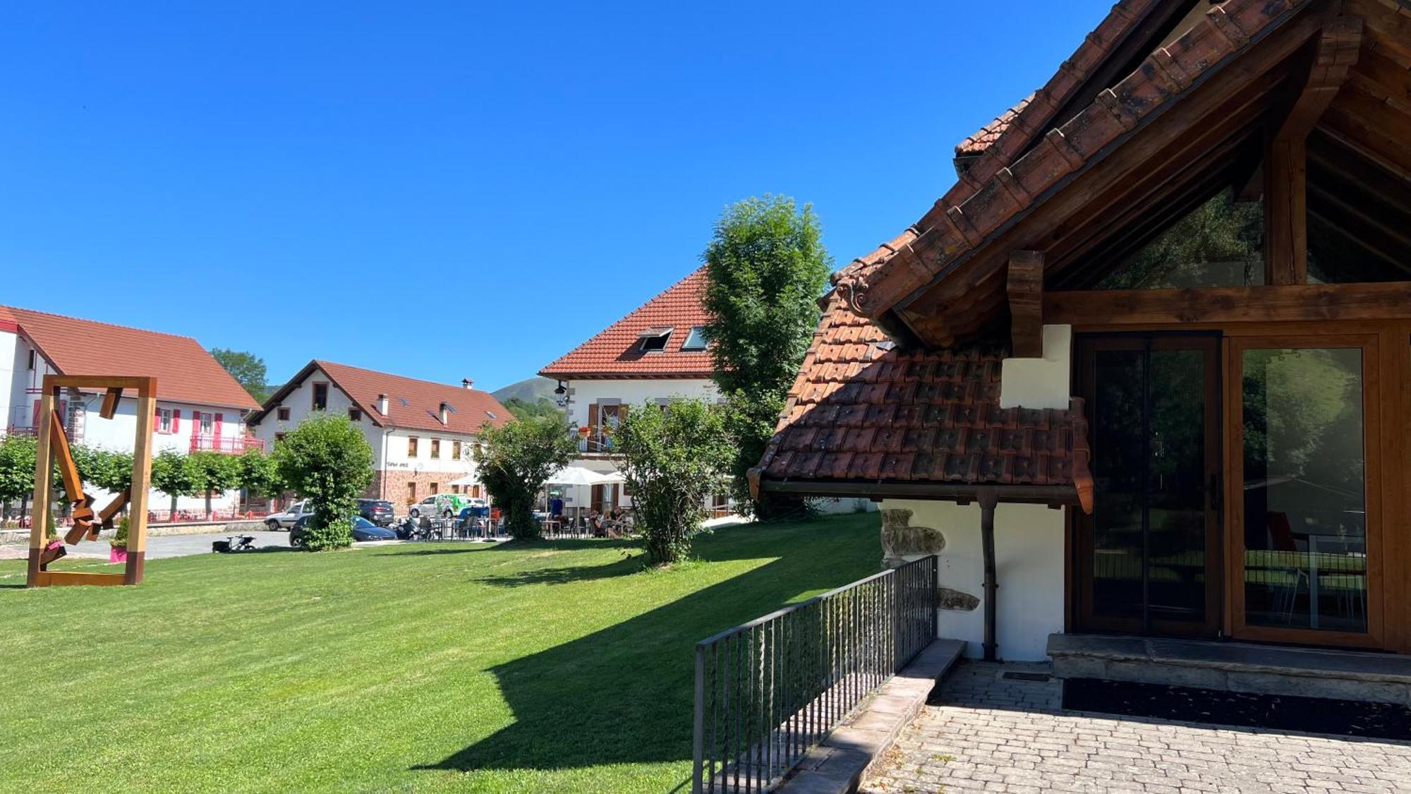 Casa Rural Roncesvalles Espinal-Auzperri Exteriör bild
